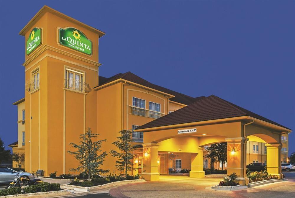 Comfort Inn & Suites Shawnee North Near I-40 Exterior photo