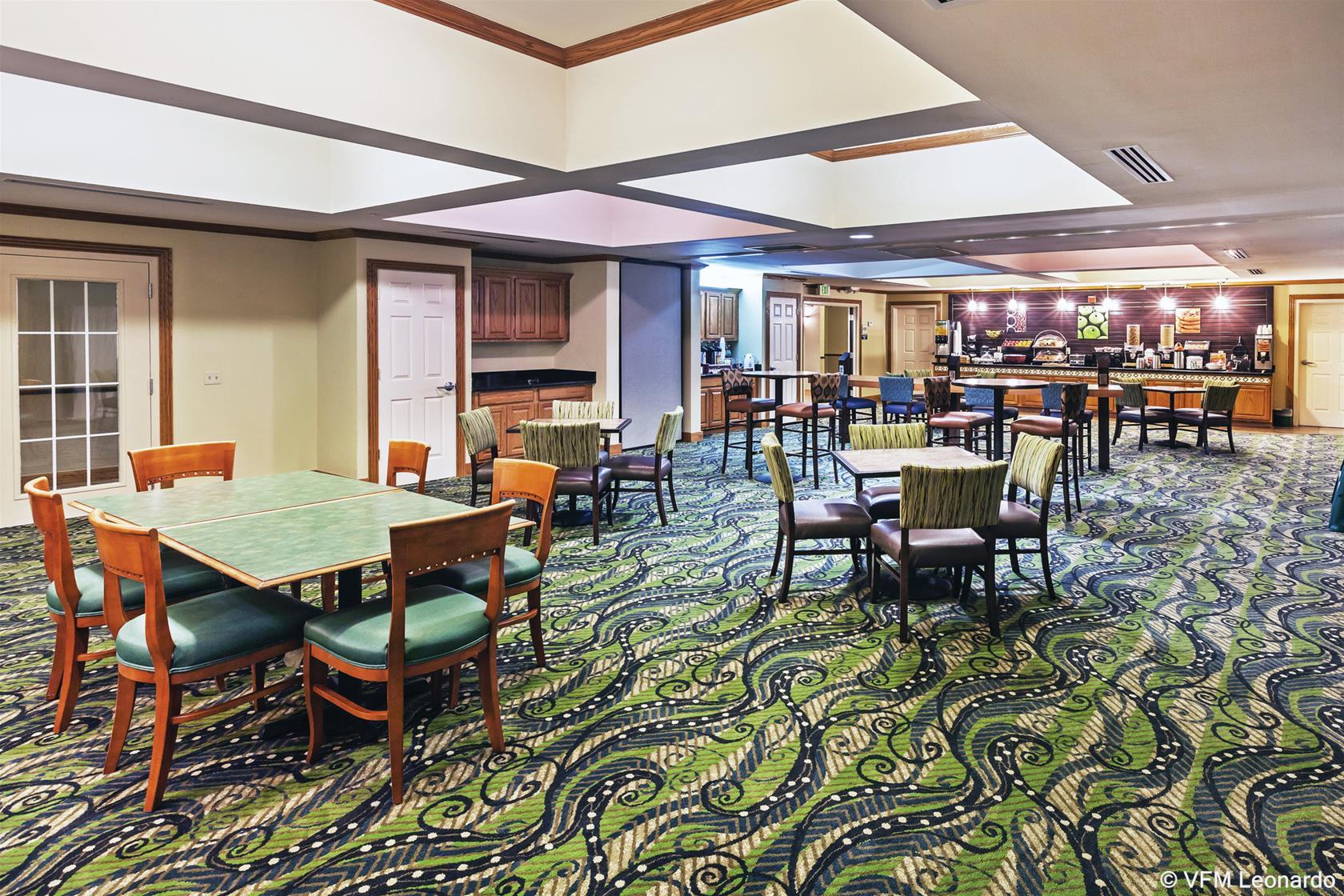 Comfort Inn & Suites Shawnee North Near I-40 Exterior photo